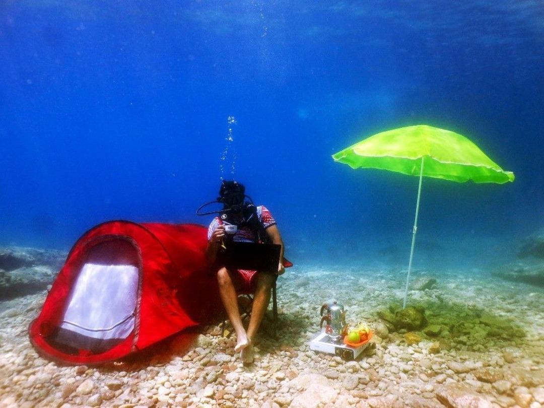 &Uuml;nl&uuml; Oyuncu Burak Sevin&ccedil;, Fethiye&rsquo;de Deniz Dibine Kamp Kurdu