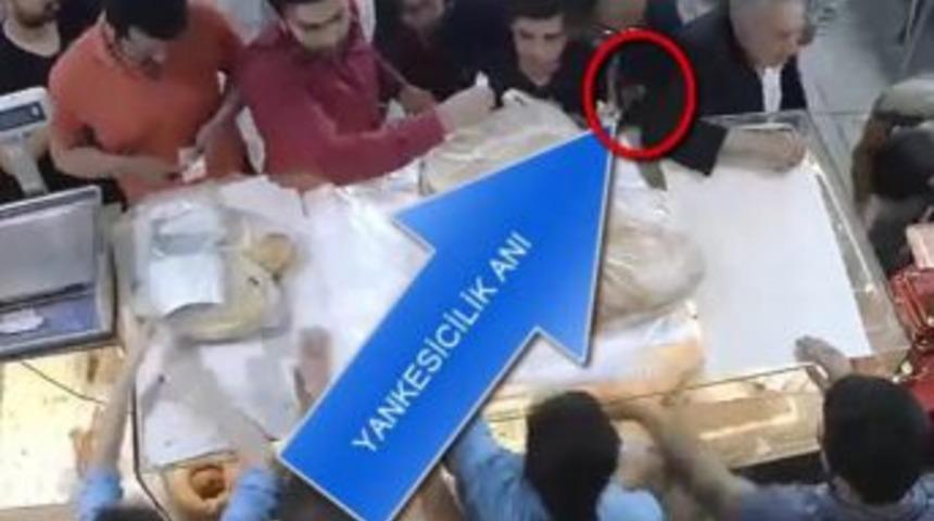 Ekmek Sırası Beklerken Cebindeki Telefonu &Ccedil;alındı