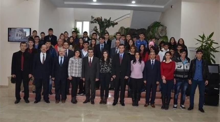 Vali Düzgün Felahiyeli Öğrencileri Kabul Etti