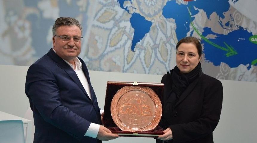 Hannover Başkonsolosundan Gahib&rsquo;e &Ouml;vg&uuml;