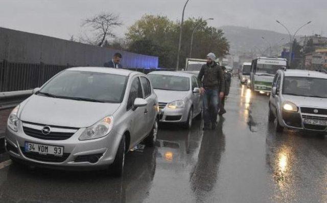 İzmit'te 5 aracın karıştığı zincirleme kaza