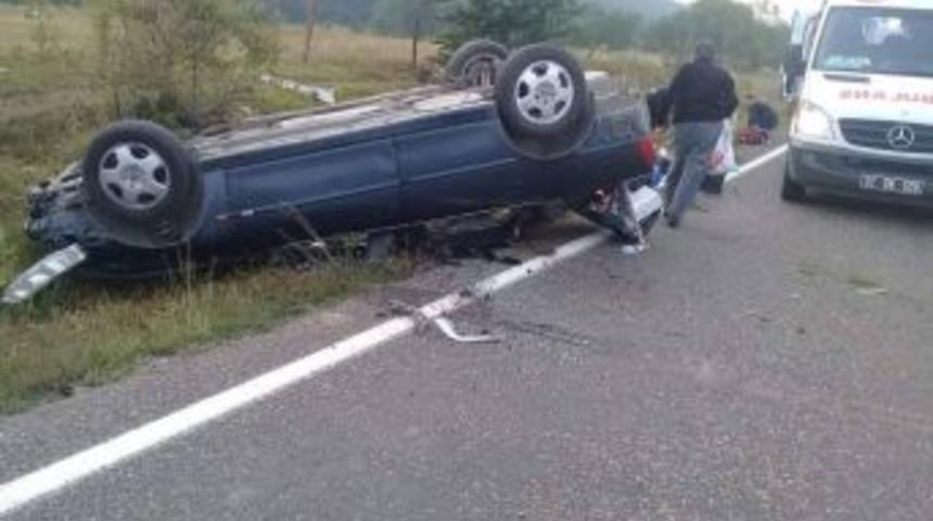 Yoldan &Ccedil;ıkan Otomobil Takla Attı: 2 Yaralı