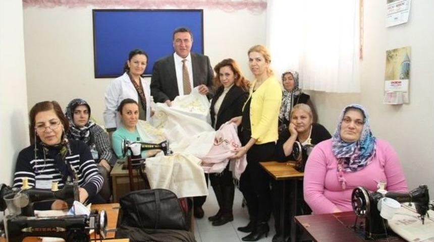 Atalar Kurs Merkezi&rsquo;nde Kadınlara Meslek Kursu