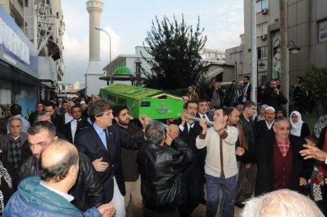 Kavgayı ayırmak isterken öldürülen genç toprağa verildi