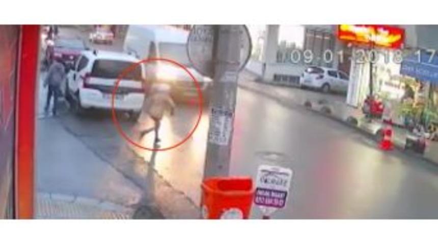 (&ouml;zel) Aniden Yola Fırlayan &Ccedil;ocuğa Minib&uuml;s B&ouml;yle &Ccedil;arptı