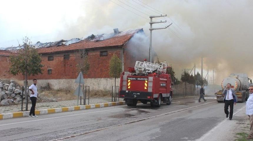 Tavşanlı&rsquo;da Kullanılmayan K&uuml;mes Ve At&ouml;lyede Yangın