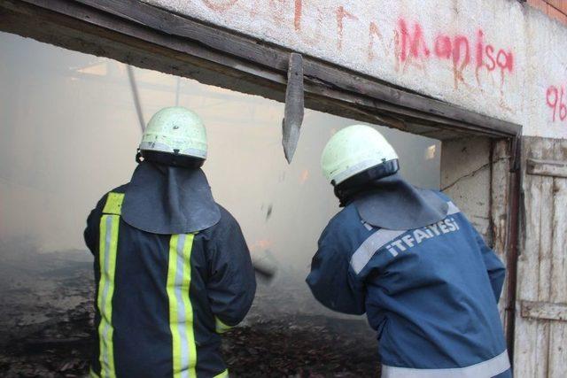 Tavşanlı’da Kullanılmayan Kümes Ve Atölyede Yangın