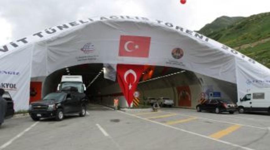 Ovit Tüneli Asfalt Çalışmaları İçin Tek Yönlü Olarak Ulaşıma Kapatıldı