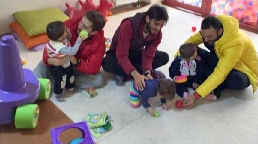 Futbolculardan Sevgi Evlerine Anlamlı Ziyaret