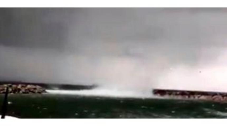 Biga A&ccedil;ıklarında, Denizde Hortum Oluştu