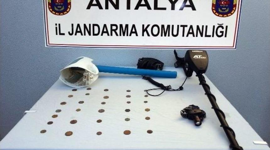 Tarihi Eser Ararken Su&ccedil;&uuml;st&uuml; Yakalandı