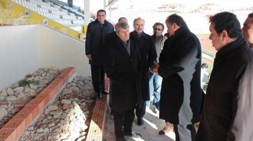 Vali &Ccedil;ınar 18 Mart Stadı&rsquo;nda İncelemelerde Bulundu
