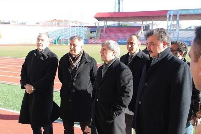 Vali Çınar 18 Mart Stadı’nda İncelemelerde Bulundu