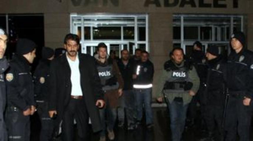 Yasak ilişki y&uuml;z&uuml;nden &ouml;ld&uuml;r&uuml;lenler toprağa verildi(2)