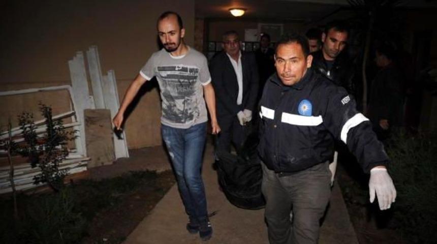 &Ouml;nce zillere bastı ardından merdiven boşluğunda intihar etti