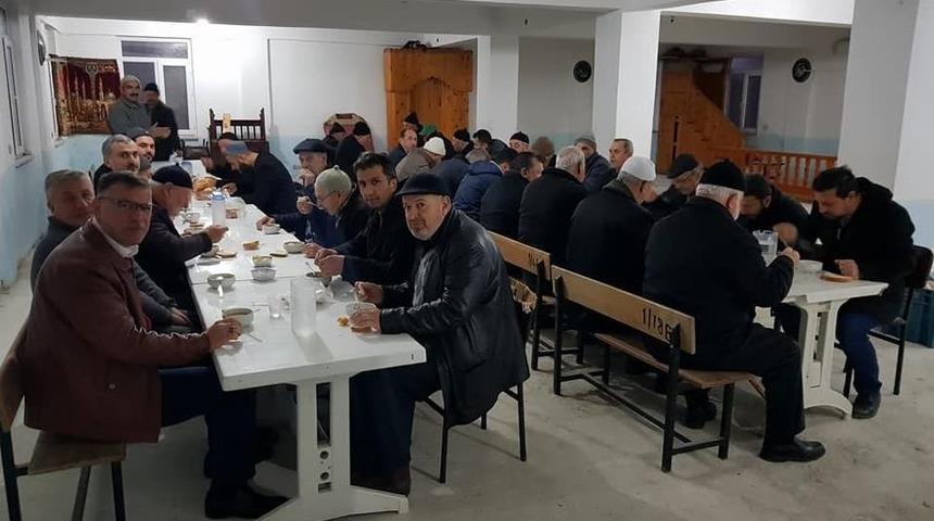 Başkan Duymuş, Sabah Namazı Sonrası Cemaatle Buluştu