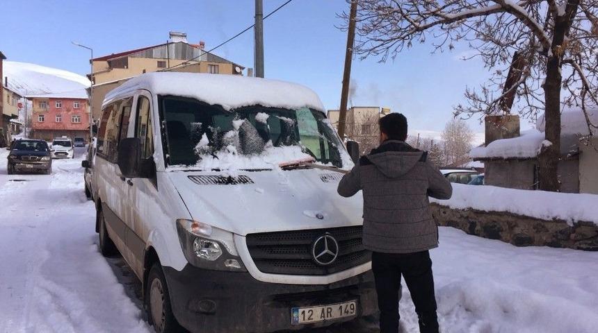 Karlıova&rsquo;da 5-10 Santimlik Kar Mutlu Etmedi