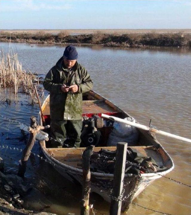 7 Kişiye Mezar Olan G&ouml;l, B&ouml;lge Halkının Ge&ccedil;im Kaynağı 2