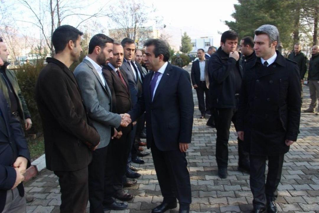 Vali G&uuml;zeloğlu, Hani&rsquo;de Muhtarlarla Bir Araya Geldi