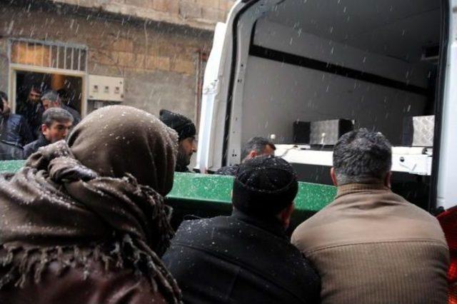 Sobadan Zehirlenen Yaşlı Kadın &Ouml;ld&uuml;, Eşi Ve Torunu Tedaviye Alındı 3