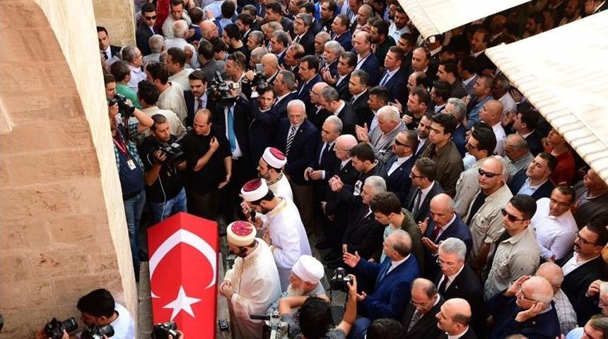 &Ouml;zke&ccedil;eci&rsquo;den Milletvekili Y&uuml;ksel İ&ccedil;in Taziye Mesajı