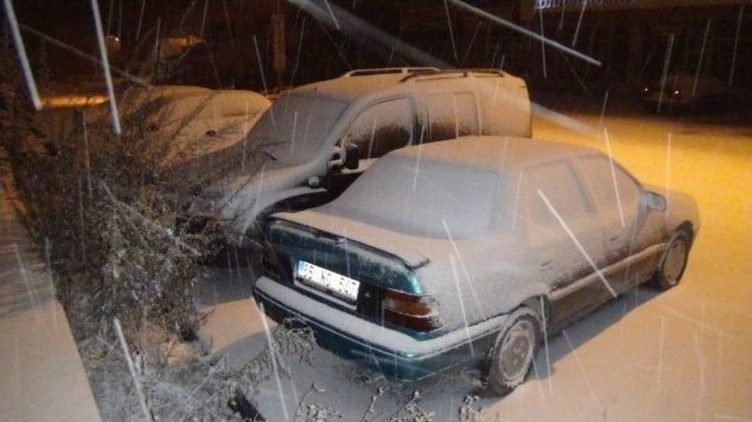 Tatvan&rsquo;da Kar Yağışı Etkili Oluyor