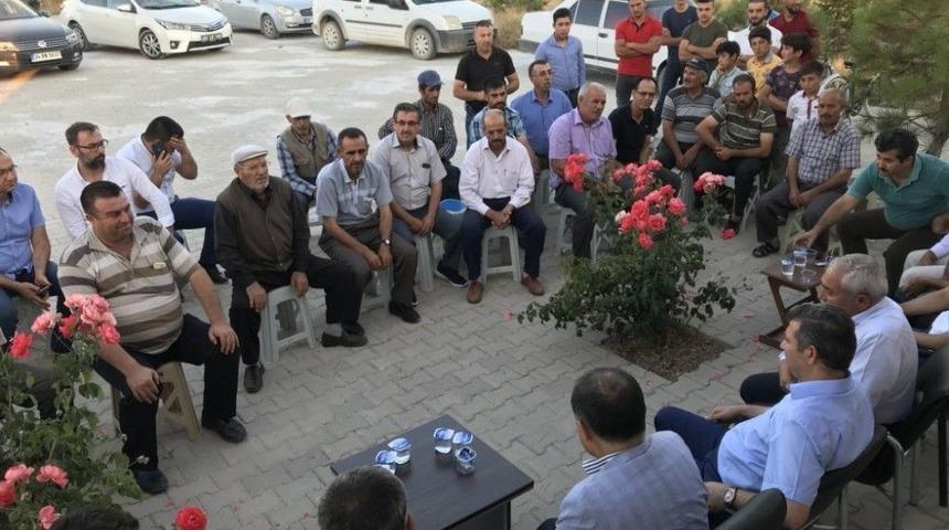 Ak Parti Heyeti K&ouml;ylerde Vatandaşları Dinliyor