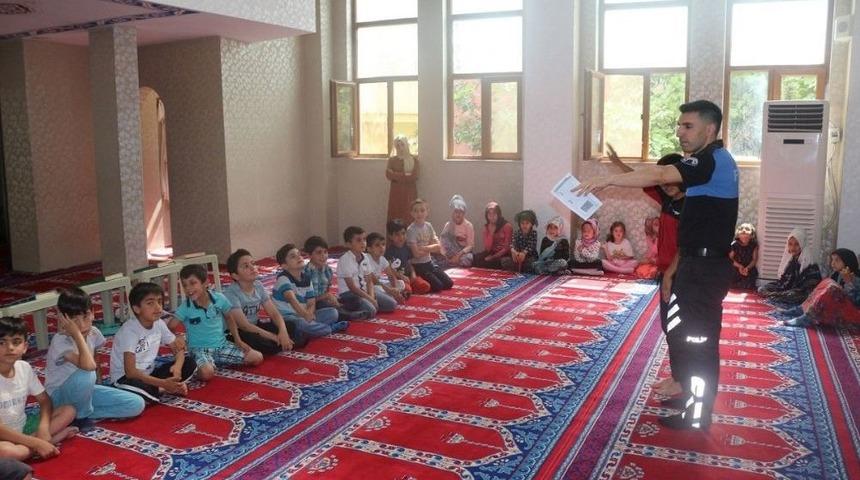 Hakkari Polisinden &Ccedil;ocuklara Boğulmaya Karşı Eğitim