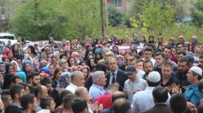 Kaybolduktan 4 G&uuml;n Sonra &Ouml;l&uuml; Bulunan Gen&ccedil; Toprağa Verildi