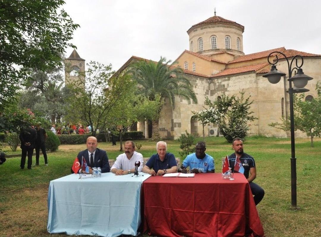 Trabzonspor&rsquo;da Zargo Toure S&ouml;zleşme İmzaladı