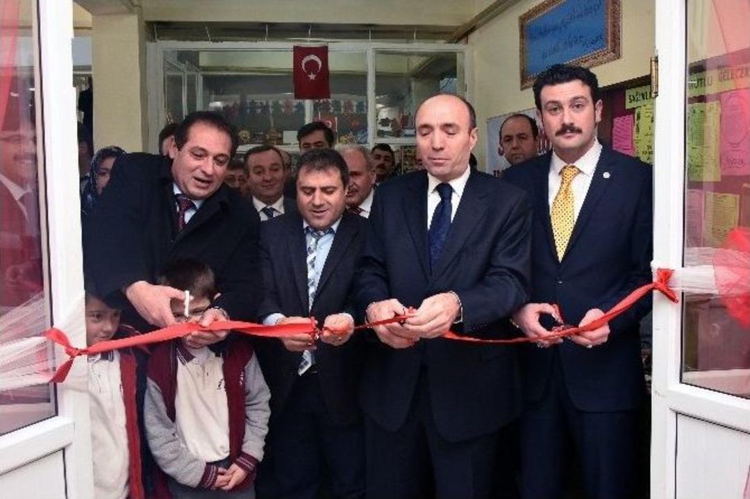 G&uuml;m&uuml;şhane&rsquo;de Minik &Ouml;ğrencilerden Ebru Ve Vitray Sergisi