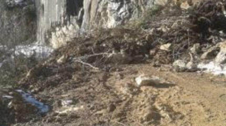 Heyelan Yolu Kapattı