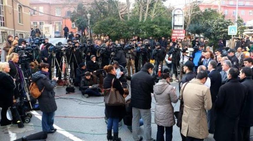 Yaşar Kemal Yoğun Bakımda..başhekim "olumsuzluğa Gidiş S&ouml;z Konusu Değil"