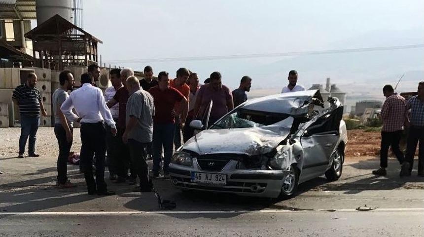 Odun Y&uuml;kl&uuml; Kamyona Otomobiliyle Arkadan &Ccedil;arpan S&uuml;r&uuml;c&uuml; &Ouml;ld&uuml;