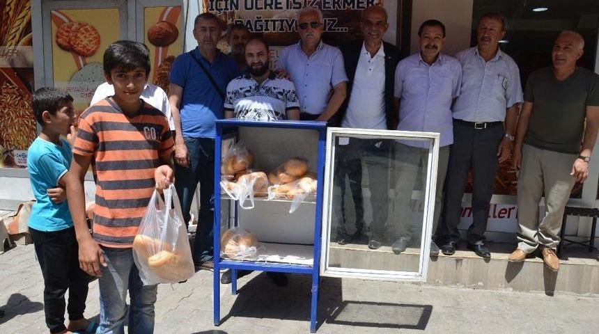 Bah&ccedil;eli&rsquo;nin &rsquo;askıda Ekmek Projesi&rsquo;ne Destek