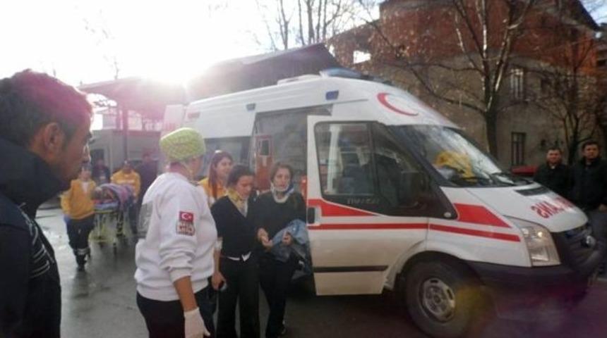 Korkuteli&rsquo;nde &Ouml;ğrenci Servisi Kaza Yaptı:13 Yaralı