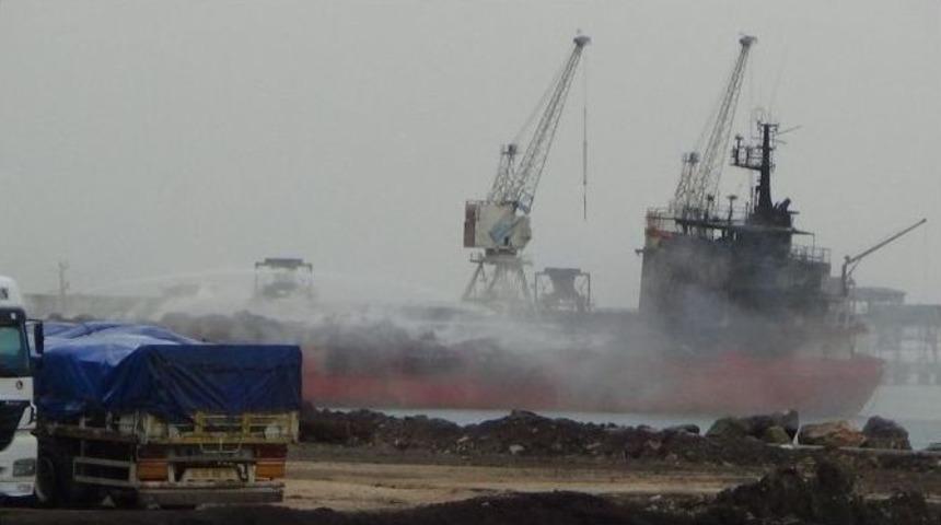 Yanan Gemiyi Yağmur S&ouml;nd&uuml;rd&uuml;