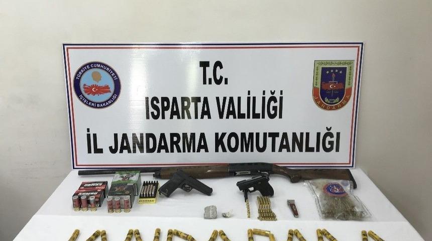 Jandarmanın Zehir Operasyonunda Uyuşturucu Madde, Silah Ve M&uuml;himmat Ele Ge&ccedil;irildi