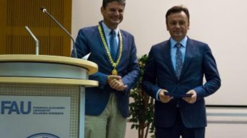 Rekt&ouml;r Prof. Dr. Şenocak&rsquo;a Almanya&rsquo;da Onursal Doktora Unvanı Verildi