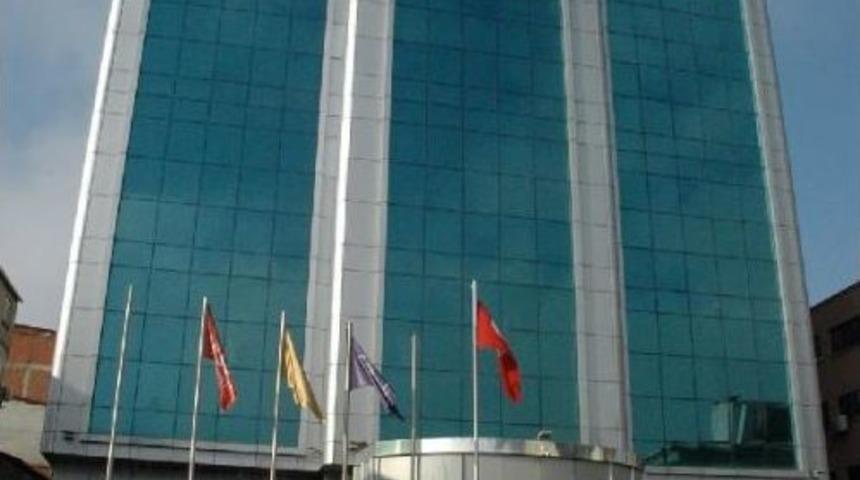 Yeni Akit Gazetesi &Ouml;n&uuml;nde Polis &Ouml;nlemi Devam Ediyor