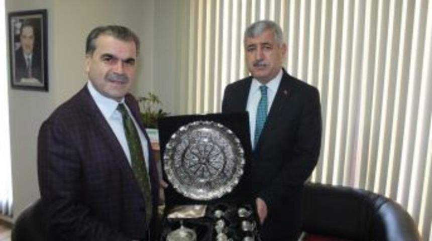 Başkan Polat T&uuml;rkiye Gazetesini Ziyaret Etti