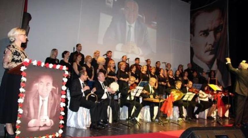 Kalp krizinden &ouml;len m&uuml;d&uuml;r anısına konser