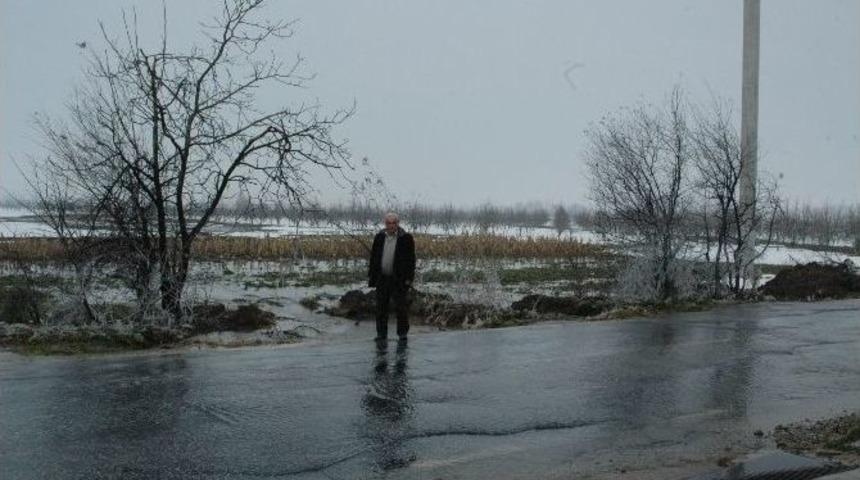 Hatalı Menfez Bin 500 D&ouml;n&uuml;m Araziyi Sular Altında Bıraktı