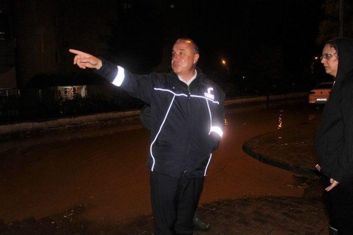 Tekirdağ’da Dere Taştı, Sürücüler Mahsur Kaldı G3