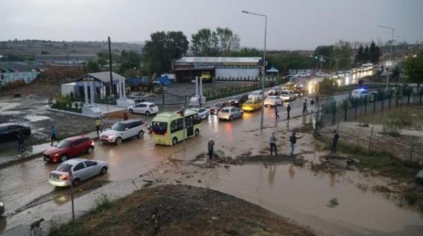 Tekirdağ'da Sağanak Yağış Hayatı Olumsuz Etkiledi