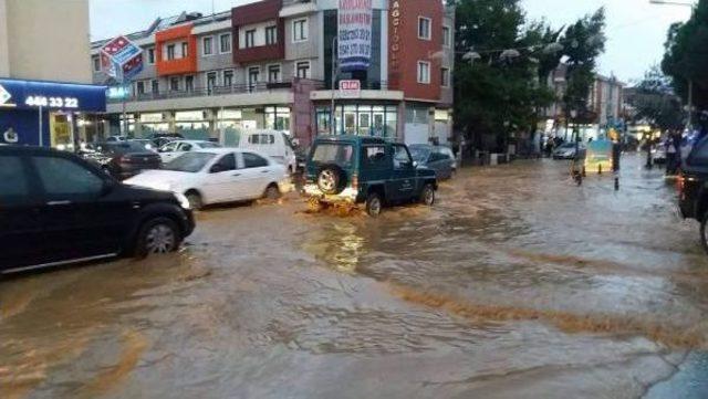 Tekirdağ'da Sağanak Yağış Hayatı Olumsuz Etkiledi