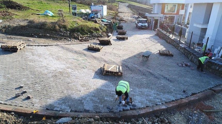 Başiskele&rsquo;de Yeni A&ccedil;ılan Yollar Parke Taşlarıyla Kaplanıyor