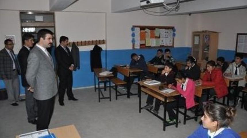 Kaymakam Sel&ccedil;uk Yosunkaya Okul Denetledi
