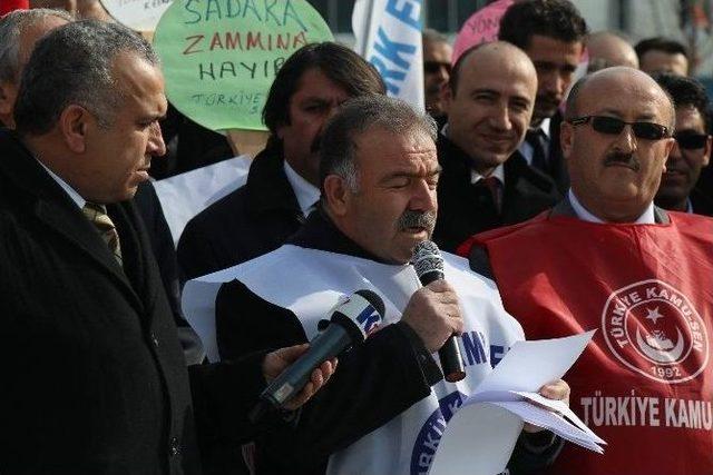 Türk Eğitim-sen Emekli Ve Memura Verilen Zamları Protesto Ederek Maaş Bordrolarını Yaktı