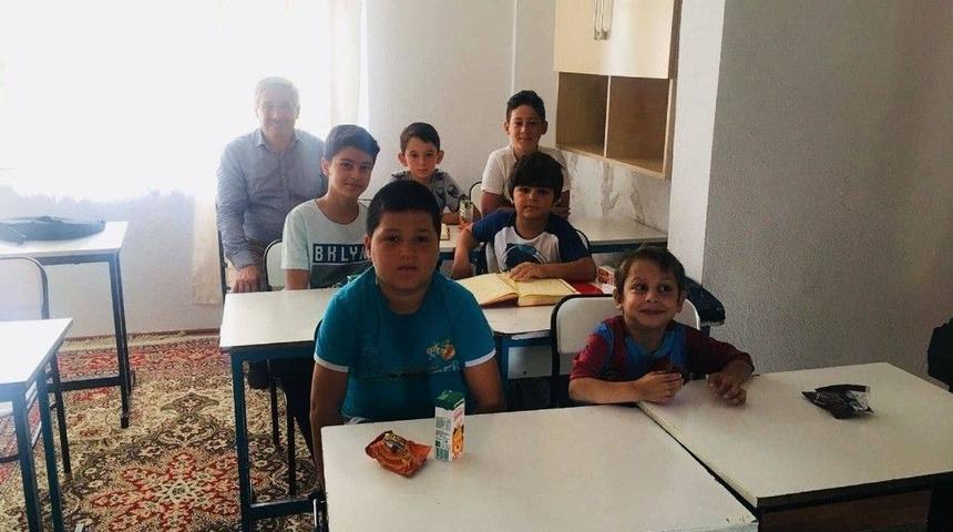 Başkan Yılmaz’dan Kur’an Kursu Öğrencilerine Hediye